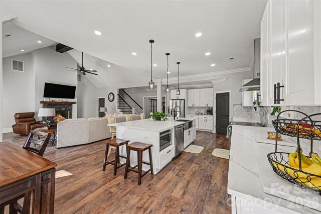 15200 August Lane, Charlotte, NC 28227