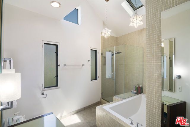 139 S Orange Drive, Los Angeles, CA 90036