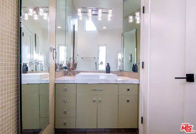 139 S Orange Drive, Los Angeles, CA 90036