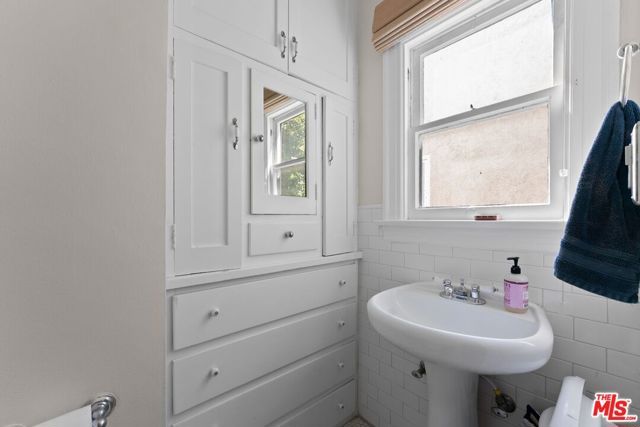 139 S Orange Drive, Los Angeles, CA 90036