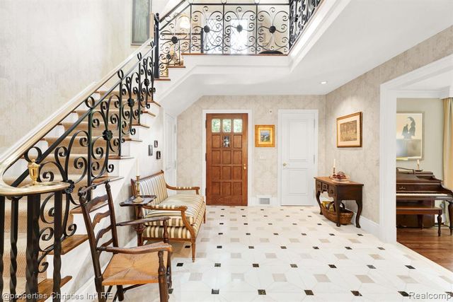 633 Hawthorne Street, Birmingham, MI 48009