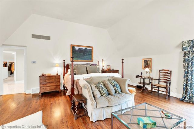 633 Hawthorne Street, Birmingham, MI 48009