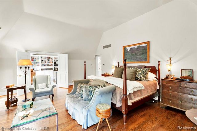 633 Hawthorne Street, Birmingham, MI 48009