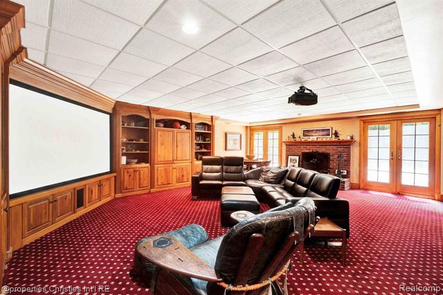 633 Hawthorne Street, Birmingham, MI 48009