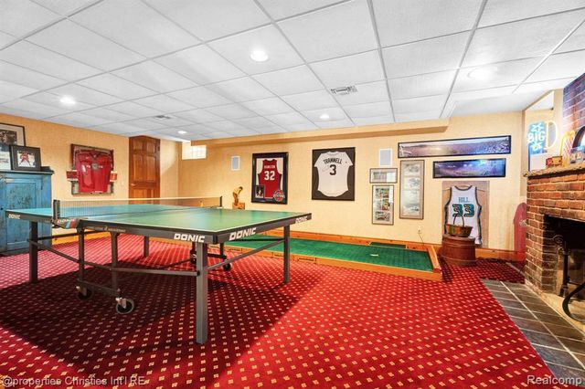 633 Hawthorne Street, Birmingham, MI 48009