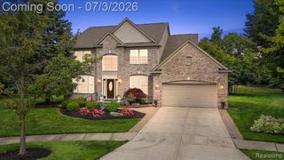 376 Bracken Court, Troy, MI 48098