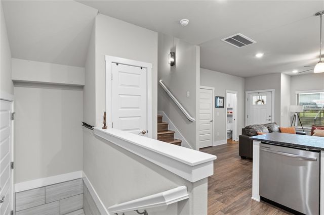 2176 W Moore Lane, Fayetteville, AR 72704
