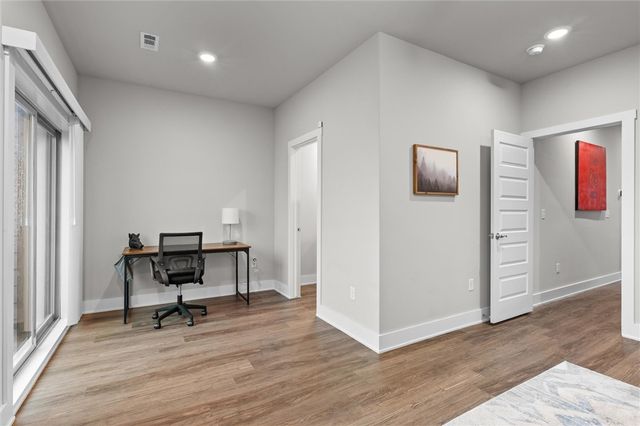 2176 W Moore Lane, Fayetteville, AR 72704