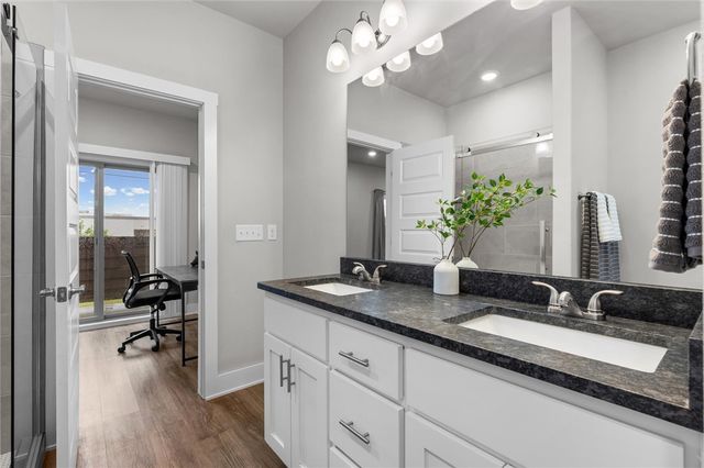2176 W Moore Lane, Fayetteville, AR 72704