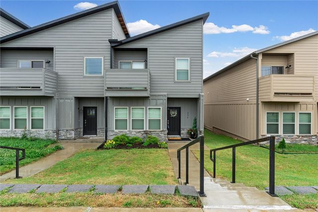 2176 W Moore Lane, Fayetteville, AR 72704