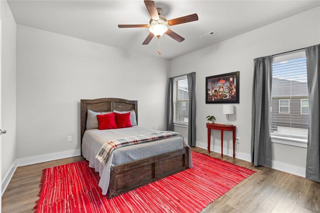 2176 W Moore Lane, Fayetteville, AR 72704
