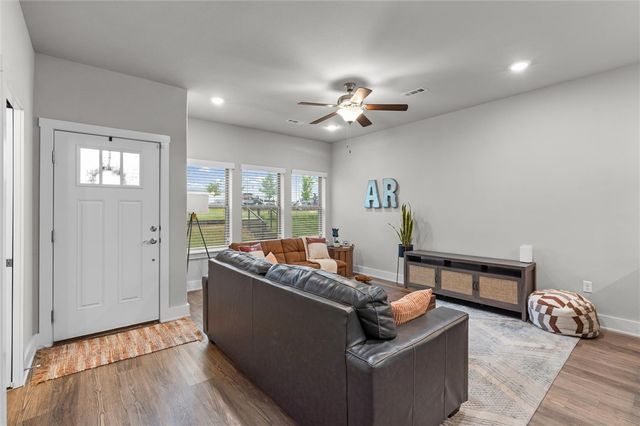2176 W Moore Lane, Fayetteville, AR 72704