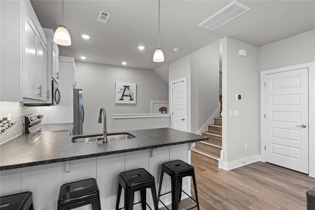 2176 W Moore Lane, Fayetteville, AR 72704