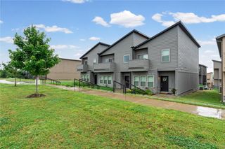 2176 W Moore Lane, Fayetteville, AR 72704