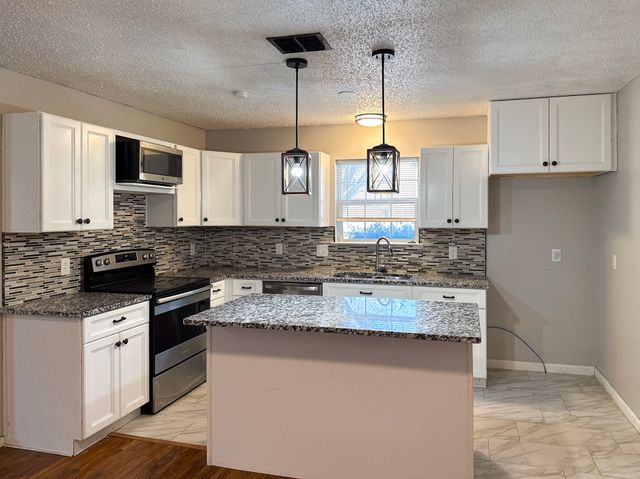 2460 Chinkapin Way, Dallas, TX 75212