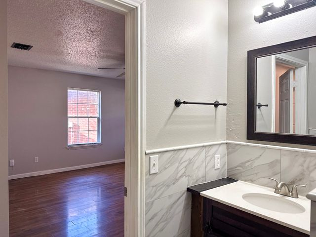 2460 Chinkapin Way, Dallas, TX 75212