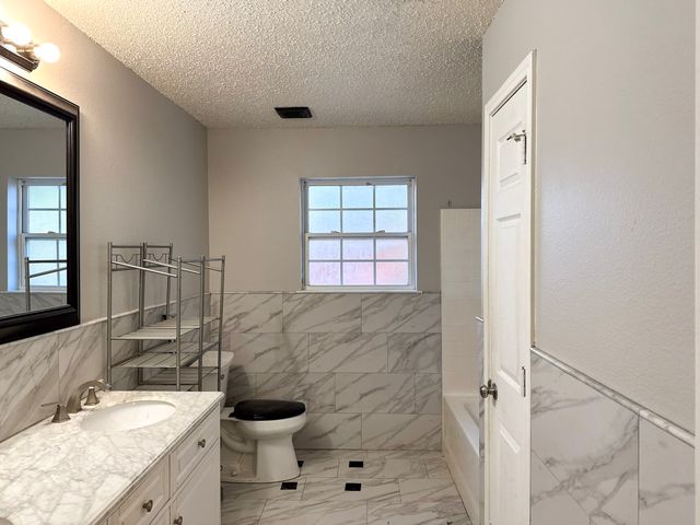 2460 Chinkapin Way, Dallas, TX 75212