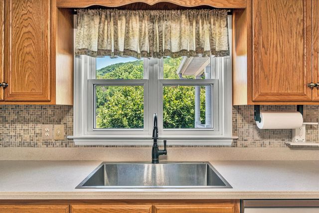 1351 Archway RD, Blue Ridge, VA 24064