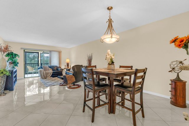 7290 Kinghurst Drive 406, Delray Beach, FL 33446