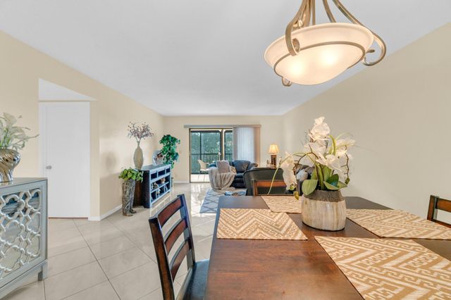7290 Kinghurst Drive 406, Delray Beach, FL 33446