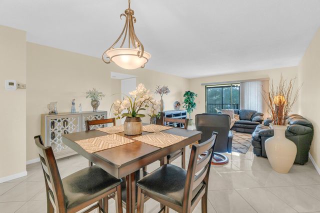 7290 Kinghurst Drive 406, Delray Beach, FL 33446