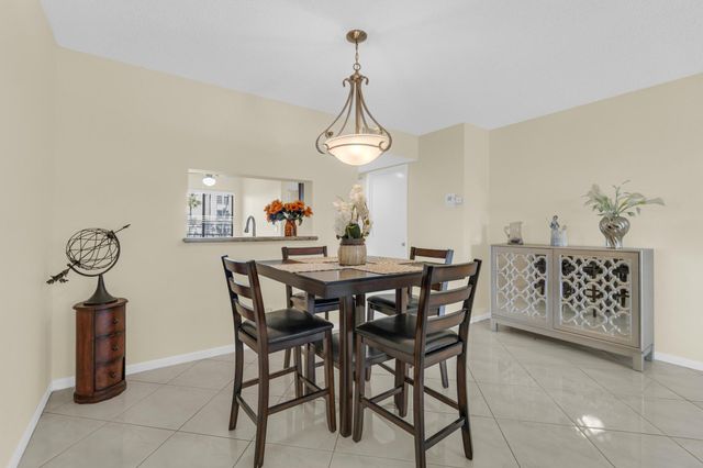 7290 Kinghurst Drive 406, Delray Beach, FL 33446