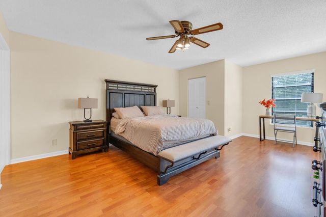 7290 Kinghurst Drive 406, Delray Beach, FL 33446