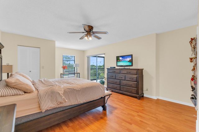 7290 Kinghurst Drive 406, Delray Beach, FL 33446