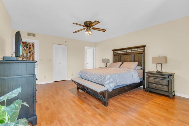 7290 Kinghurst Drive 406, Delray Beach, FL 33446