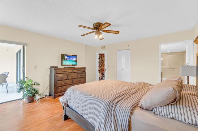 7290 Kinghurst Drive 406, Delray Beach, FL 33446