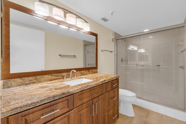 7290 Kinghurst Drive 406, Delray Beach, FL 33446