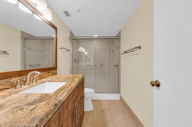 7290 Kinghurst Drive 406, Delray Beach, FL 33446