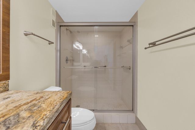 7290 Kinghurst Drive 406, Delray Beach, FL 33446