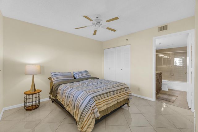 7290 Kinghurst Drive 406, Delray Beach, FL 33446