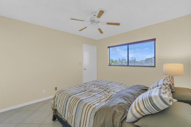 7290 Kinghurst Drive 406, Delray Beach, FL 33446