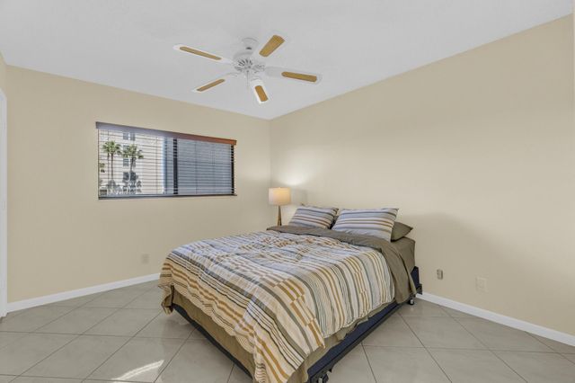 7290 Kinghurst Drive 406, Delray Beach, FL 33446