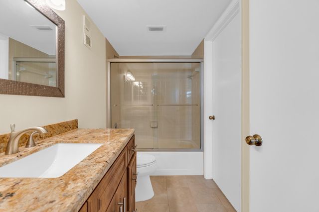 7290 Kinghurst Drive 406, Delray Beach, FL 33446