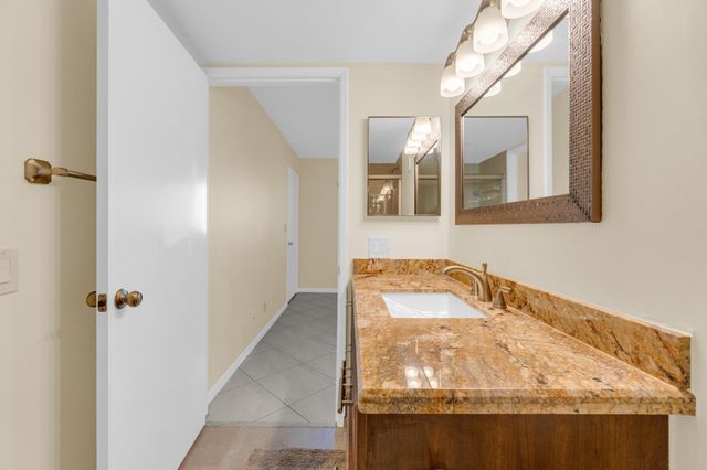 7290 Kinghurst Drive 406, Delray Beach, FL 33446