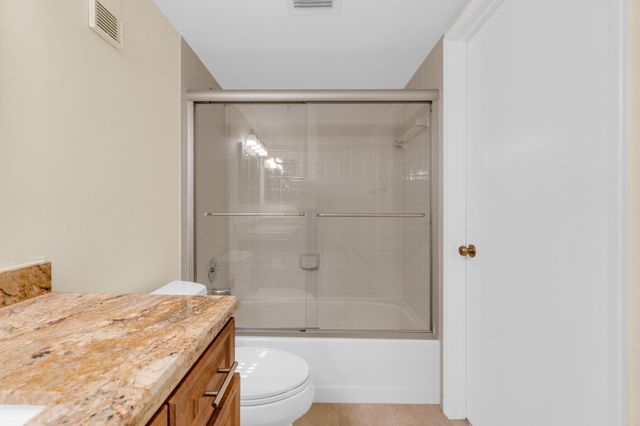 7290 Kinghurst Drive 406, Delray Beach, FL 33446