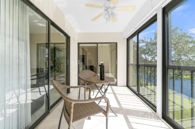 7290 Kinghurst Drive 406, Delray Beach, FL 33446