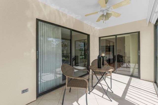 7290 Kinghurst Drive 406, Delray Beach, FL 33446