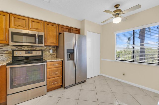 7290 Kinghurst Drive 406, Delray Beach, FL 33446