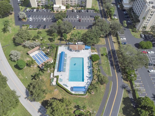 7290 Kinghurst Drive 406, Delray Beach, FL 33446