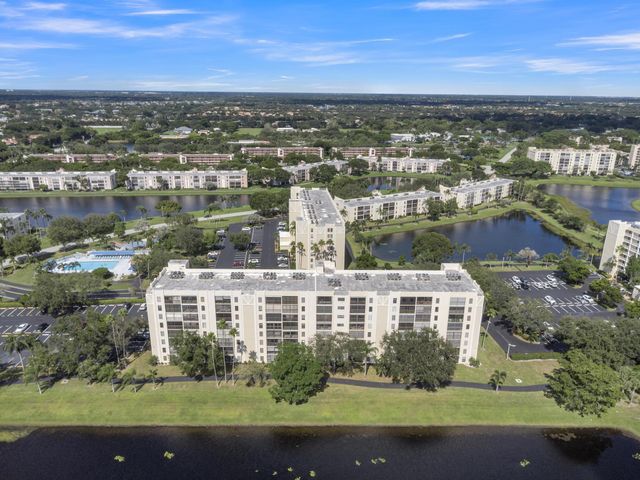 7290 Kinghurst Drive 406, Delray Beach, FL 33446
