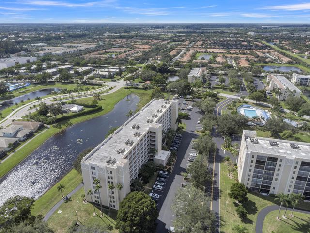 7290 Kinghurst Drive 406, Delray Beach, FL 33446