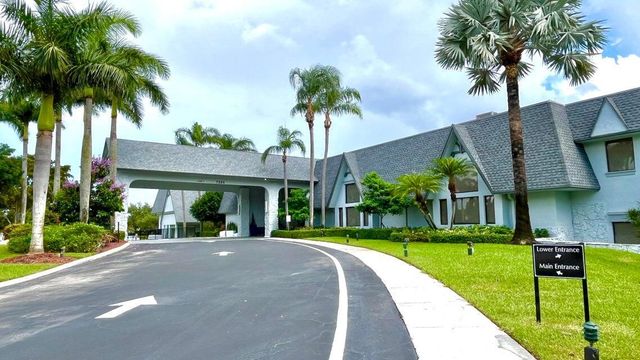 7290 Kinghurst Drive 406, Delray Beach, FL 33446