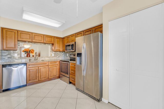 7290 Kinghurst Drive 406, Delray Beach, FL 33446