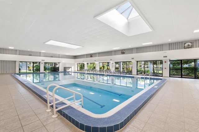 7290 Kinghurst Drive 406, Delray Beach, FL 33446