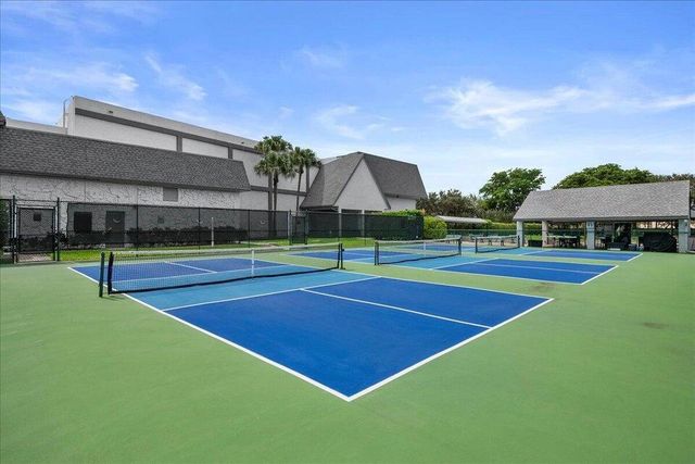 7290 Kinghurst Drive 406, Delray Beach, FL 33446