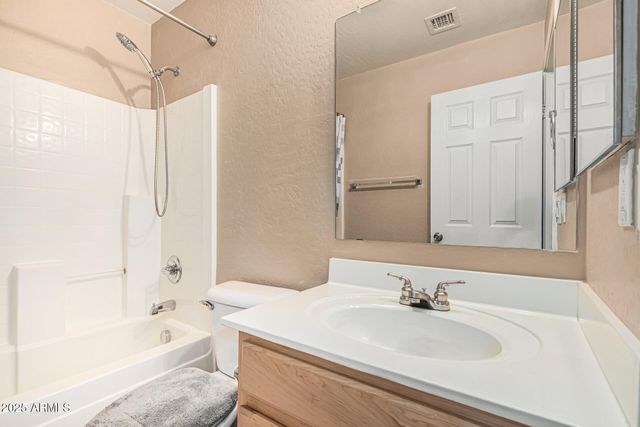 1634 E HARWELL Road, Phoenix, AZ 85042